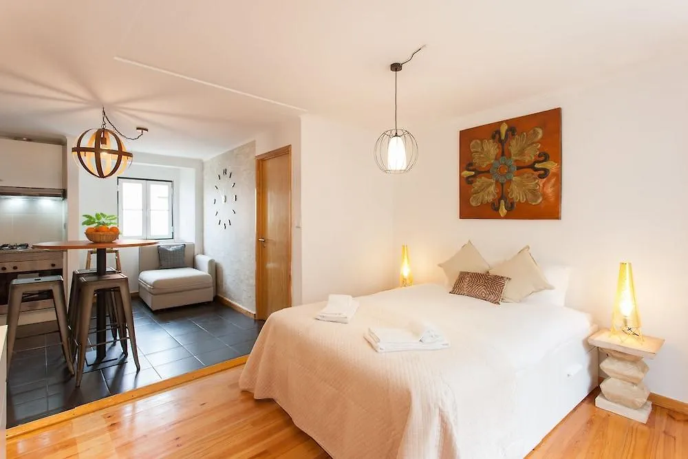 Moniz Studio Apartment - By Lu Holidays Lisbon