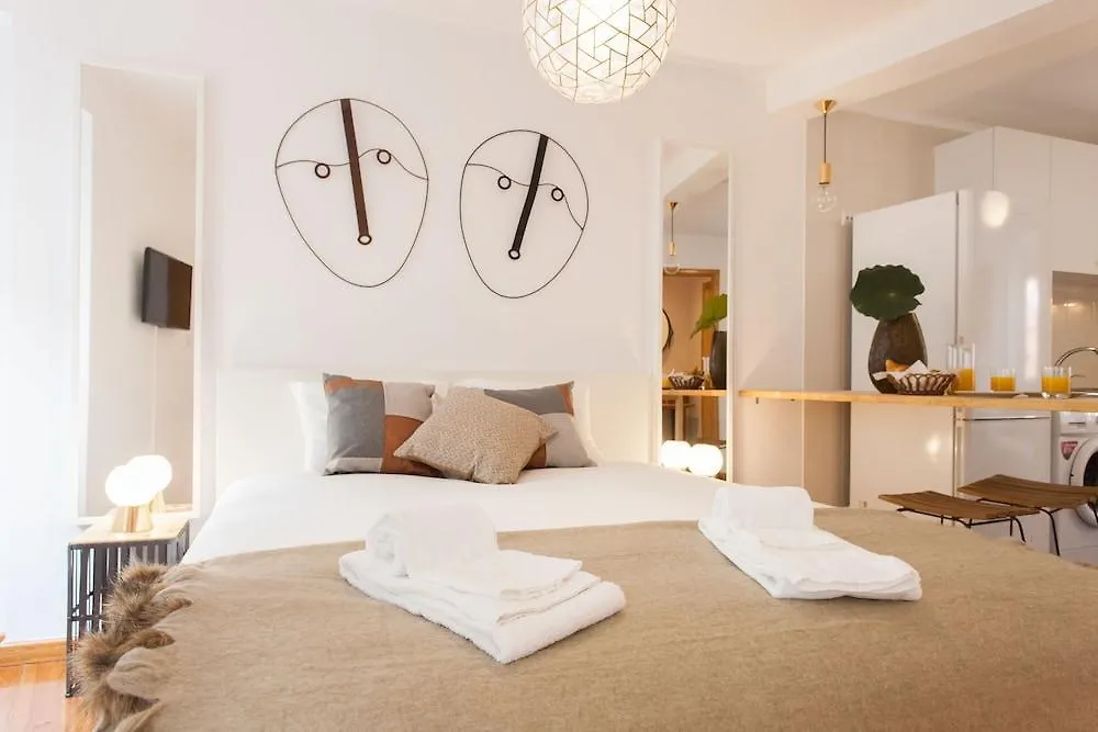 Moniz Studio Apartment - By Lu Holidays Lisbon Portugal